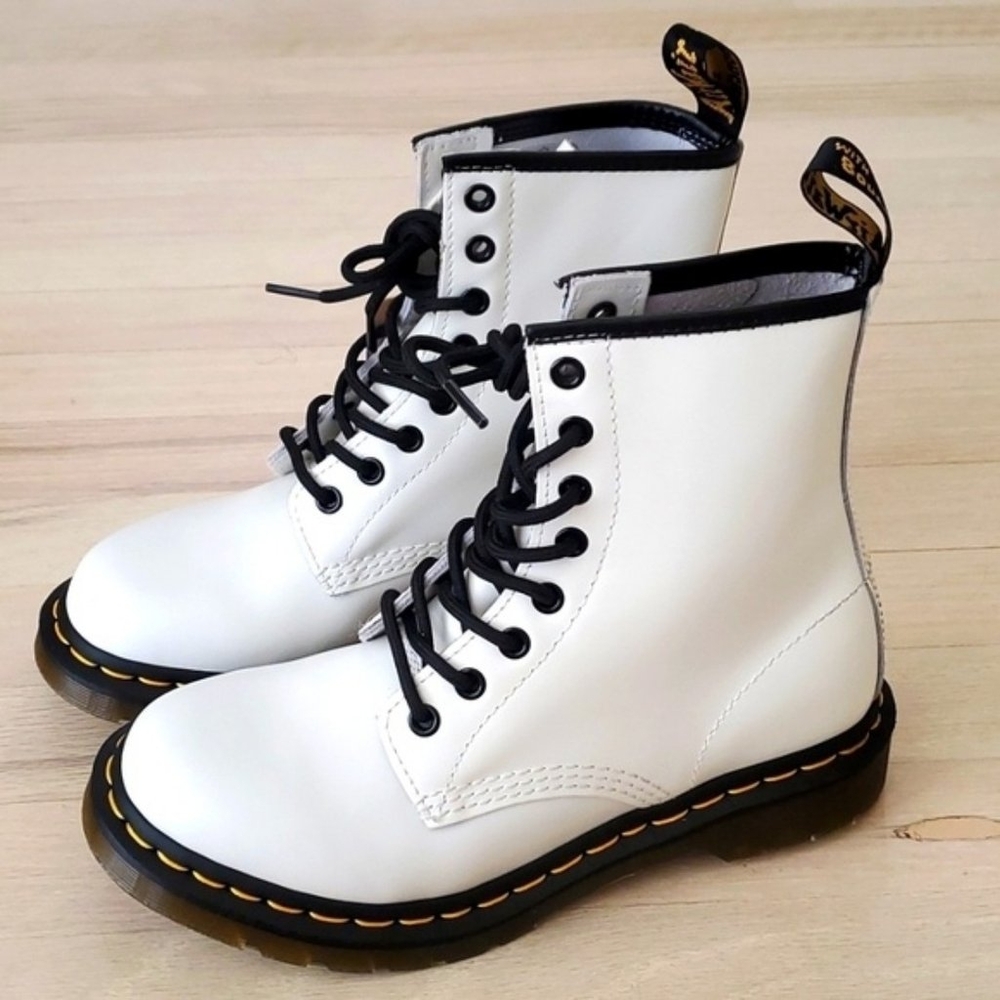 NWT Dr. Martens 1460 Women's White Smooth Leather Lace Up Combat Boots Size 7 38 - Picture 2 of 11